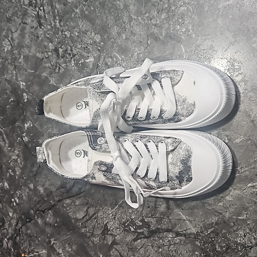 Okra Sneakers